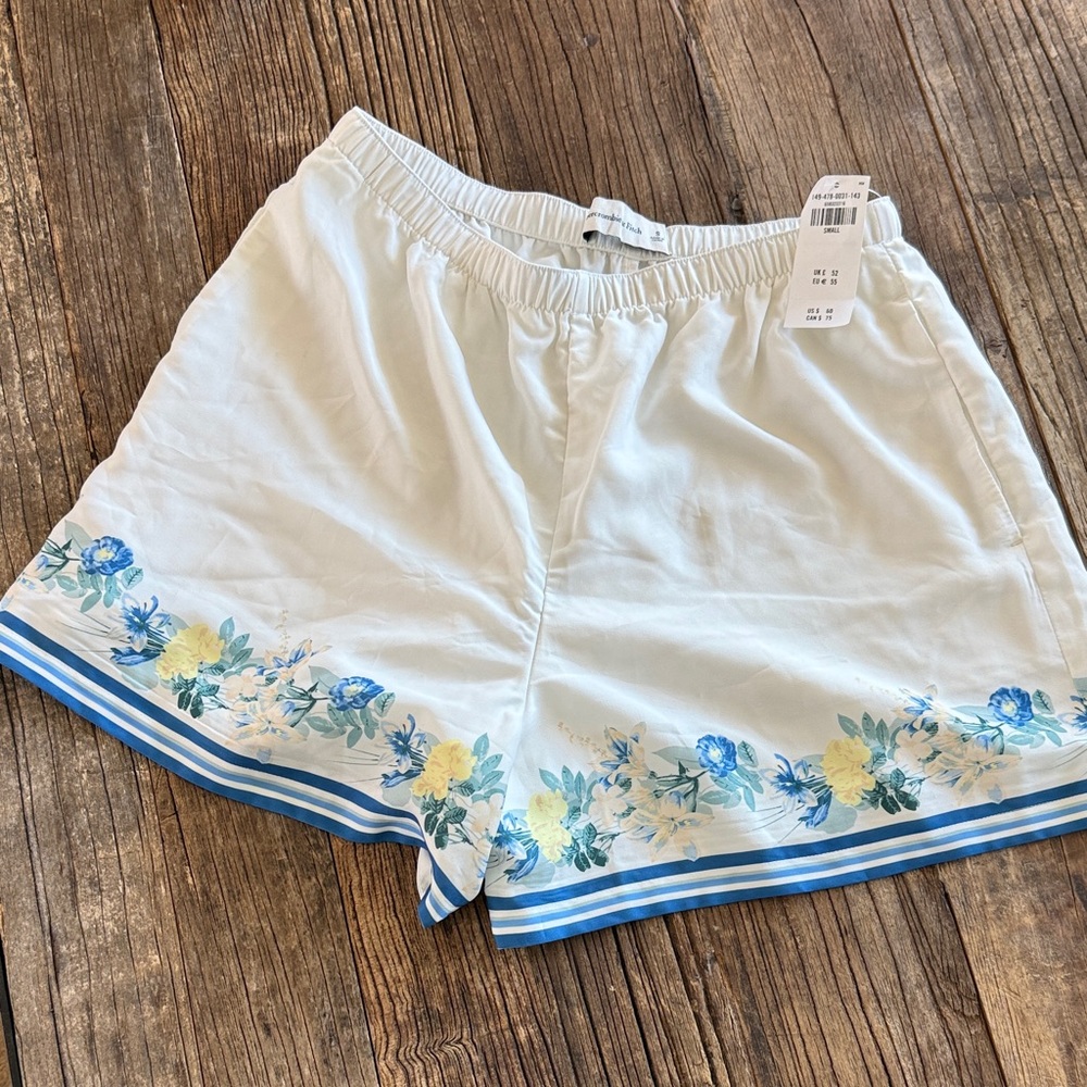 Abercrombie and Fitch White Floral Trim Shorts soft lined NWT